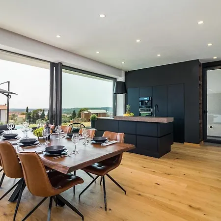Ferienhaus Mit Privatpool Fuer 9 Personen Ca 400 Qm In Medulin, Istrien Suedkueste Von Istrien - B62240 Medulin