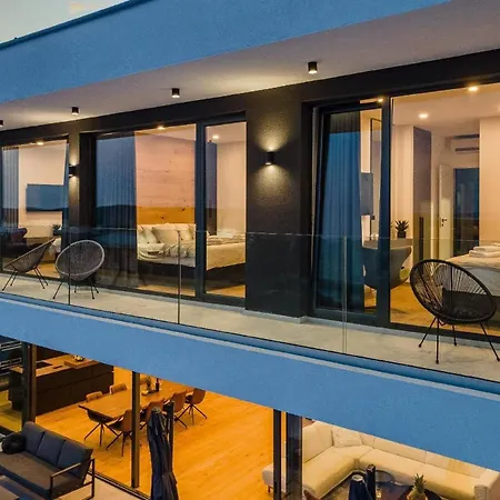 Ferienhaus Mit Privatpool Fuer 9 Personen Ca 400 Qm In Medulin, Istrien Suedkueste Von Istrien - B62240