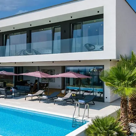Ferienhaus Mit Privatpool Fuer 9 Personen Ca 400 Qm In Medulin, Istrien Suedkueste Von Istrien - B62240